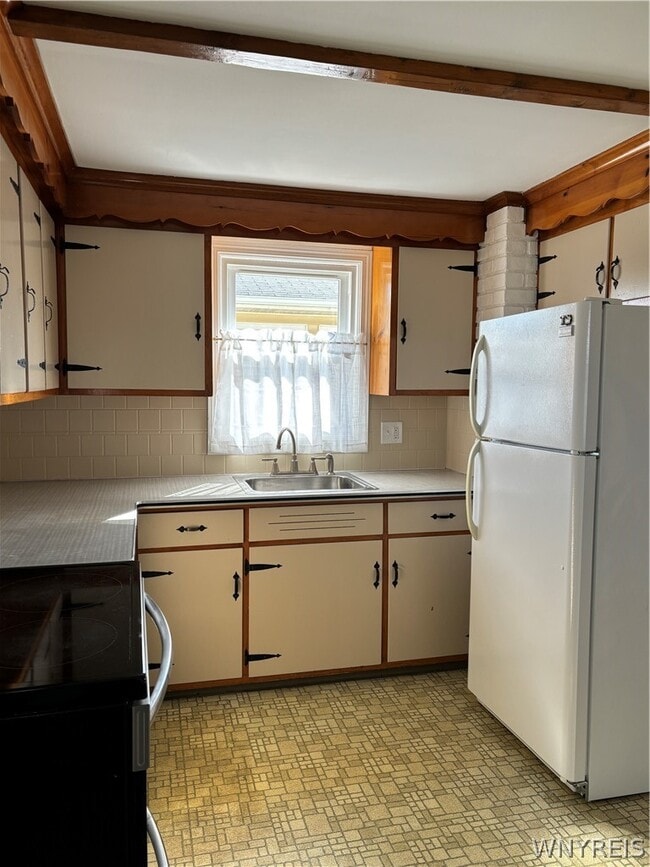 Building Photo - 42 Kerr Ave