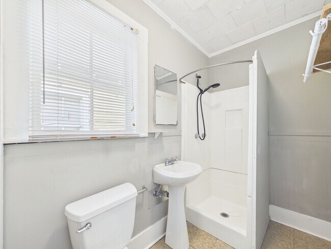 Building Photo - COMING SOON! 1 Bed, 1 Bath Cottage Near UL!