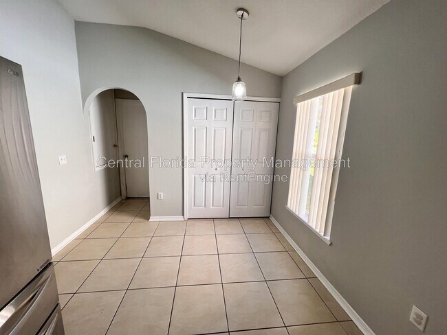 Building Photo - 5647 Sycamore Canyon Dr