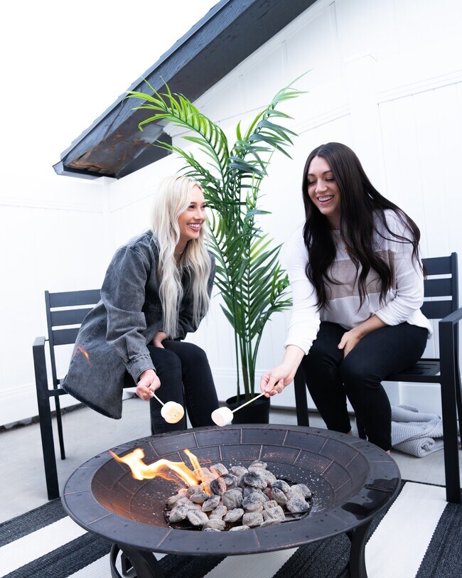 Building Photo - Ashli Townhomes