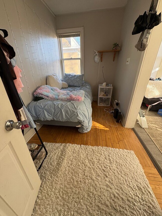 Building Photo - 1527 Ferry St