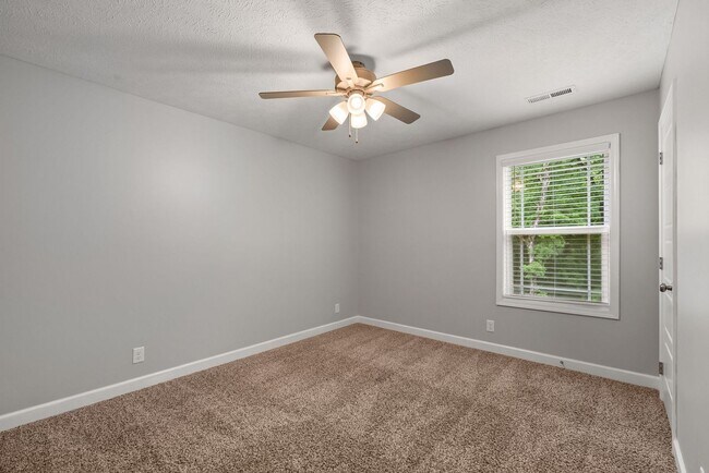 Building Photo - Pet Friendly Four Bedroom!