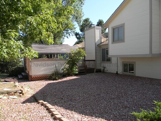 Building Photo - Spacious 3 Bedroom House on the West Side with Mountain Views