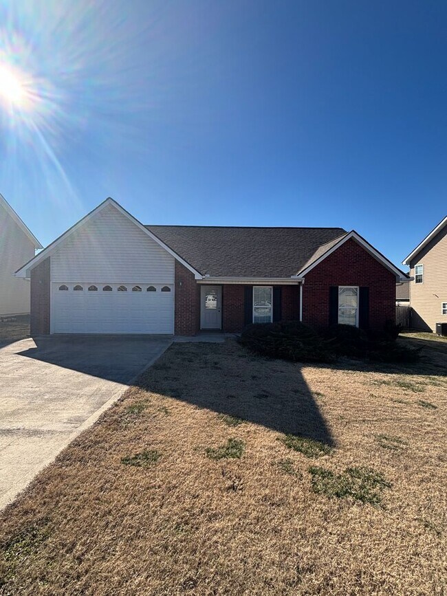 Building Photo - William Blount Rancher ready for immediate move-in!!