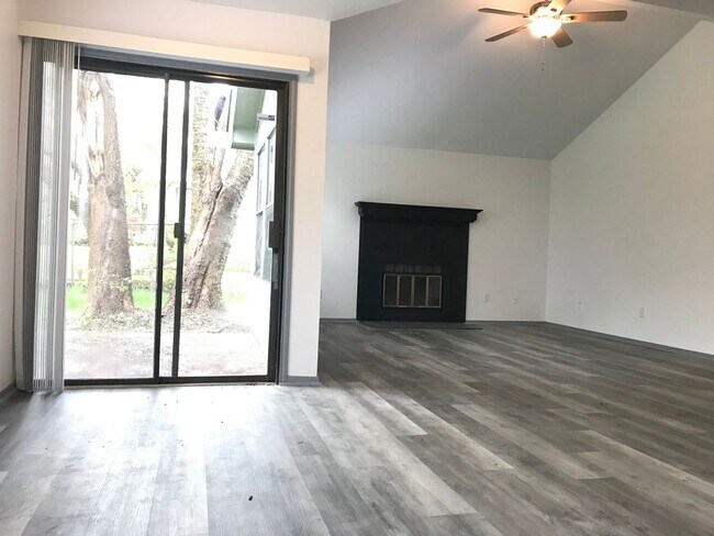 Building Photo - 3/2 in COPPERFIELD