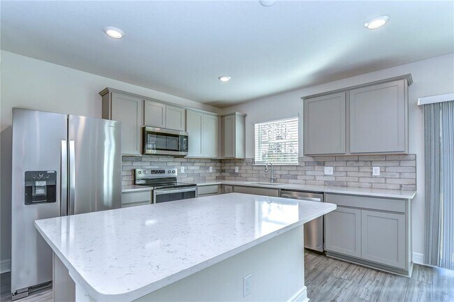 Building Photo - 30600 Thunderbird Dr