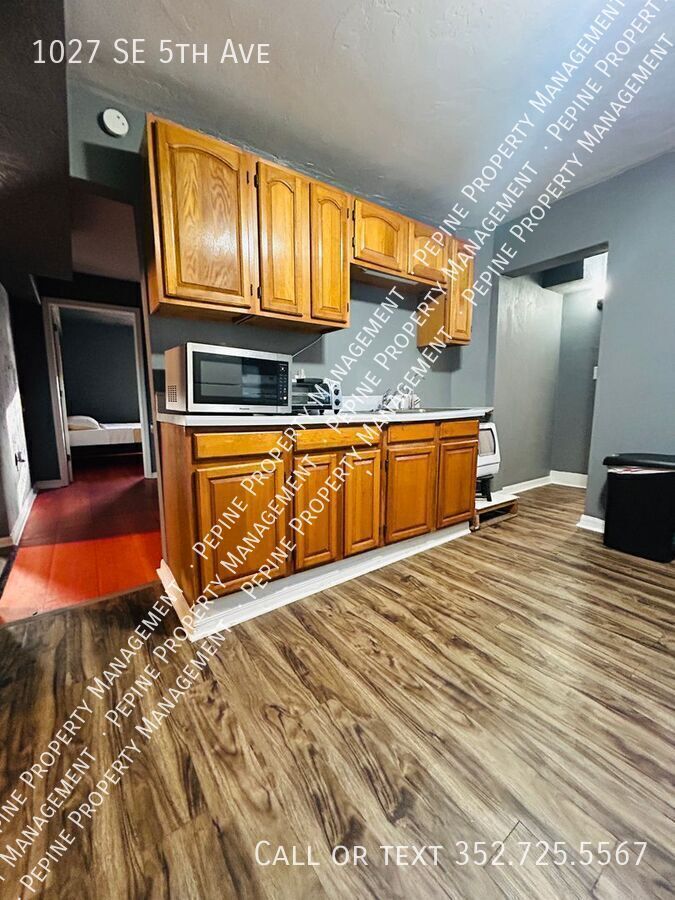 Building Photo - 1027 SE 5th Ave