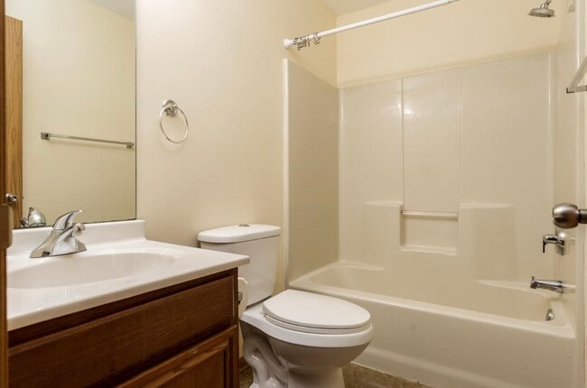 Building Photo - 5874 Beechwood Dr