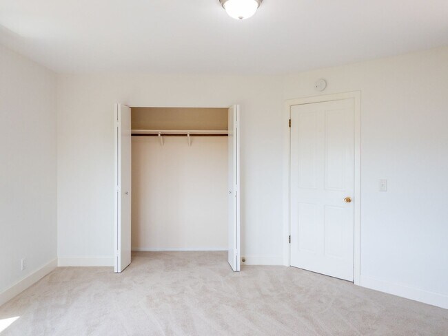 Building Photo - 27 Meadow Hill Dr