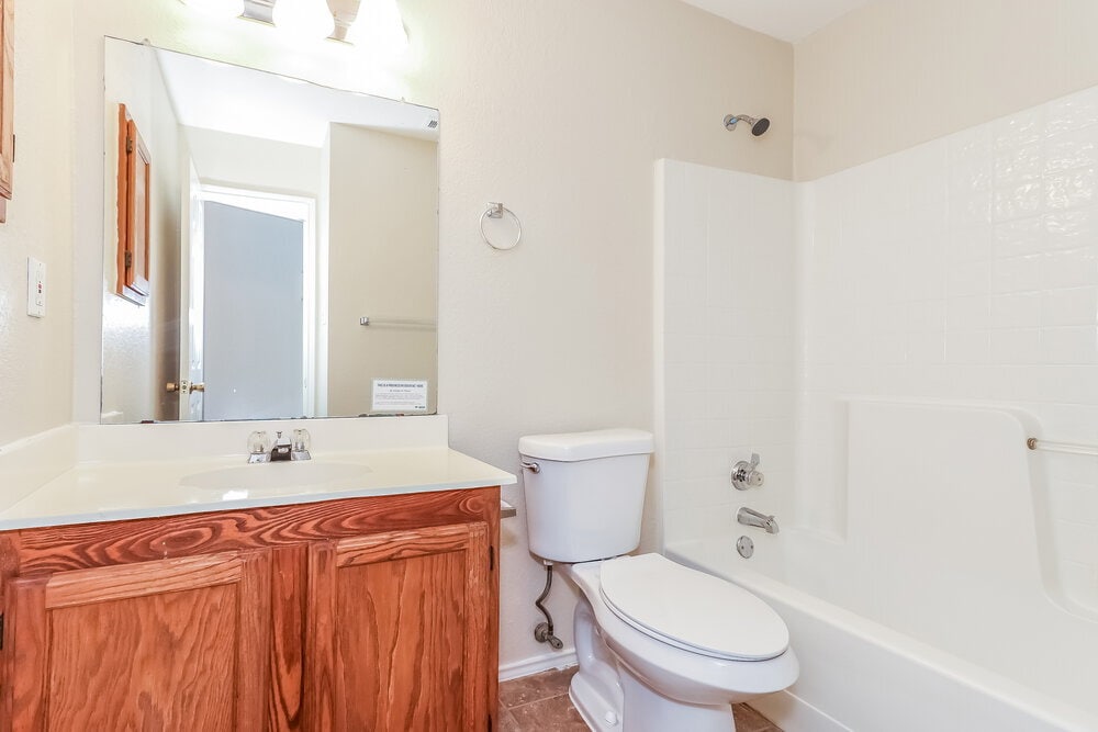 Building Photo - 948 Grand Central Pkwy