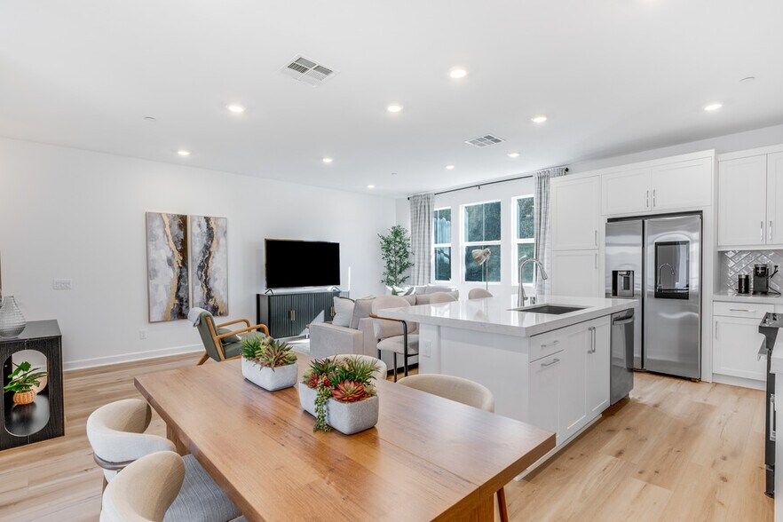 Building Photo - 414 Caliper Way