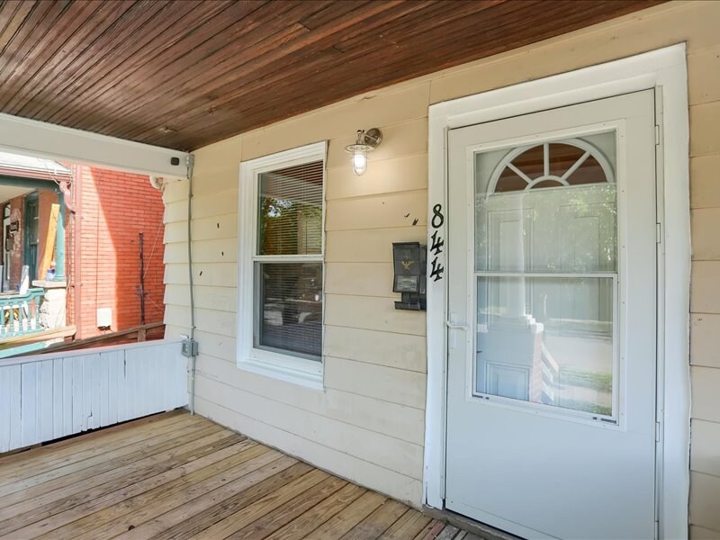 Building Photo - 844 Memorial Ave