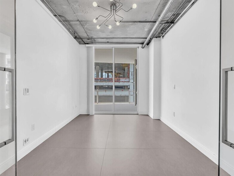 Building Photo - 444 NE 30th St