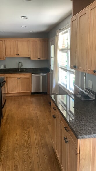 Building Photo - 619 Crieve Rd