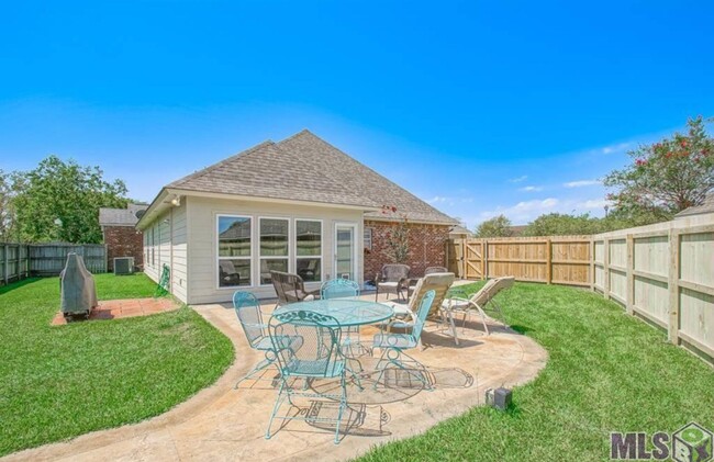 Building Photo - Spacious 3-Bedroom Home for Rent!