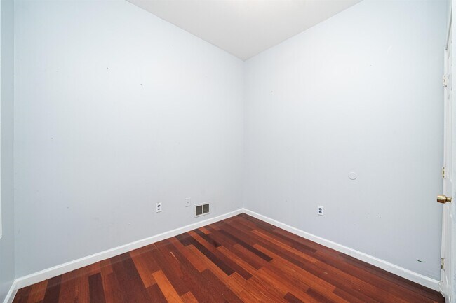 Building Photo - 126 Arlington Ave