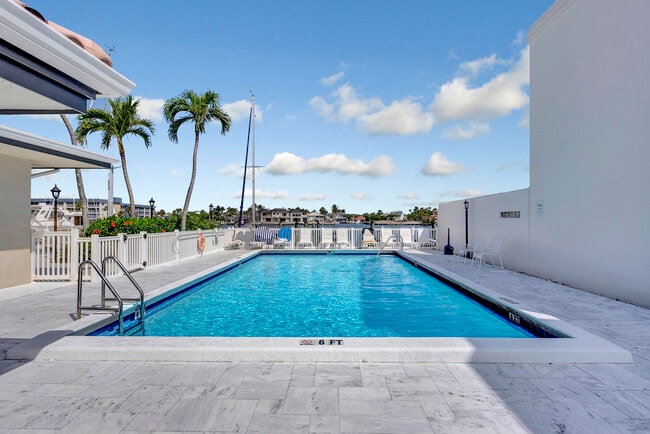 Building Photo - 210 Captains Walk