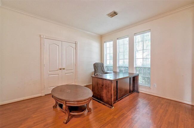 Building Photo - 6806 Rhodes Ct