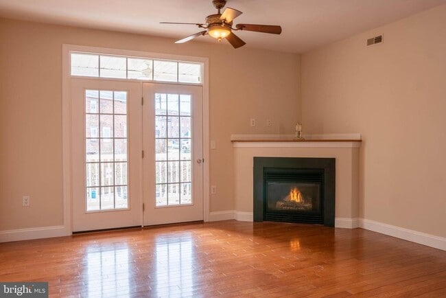 Building Photo - 204 Seneca Way