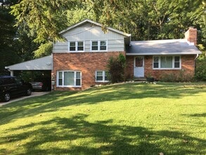 Building Photo - 1115 Westbriar Ct NE