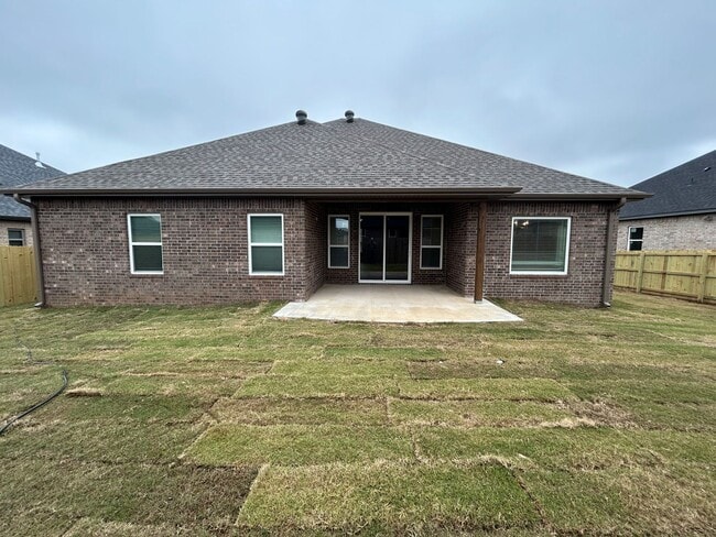 Building Photo - Beautiful Modern Home in Pea Ridge!