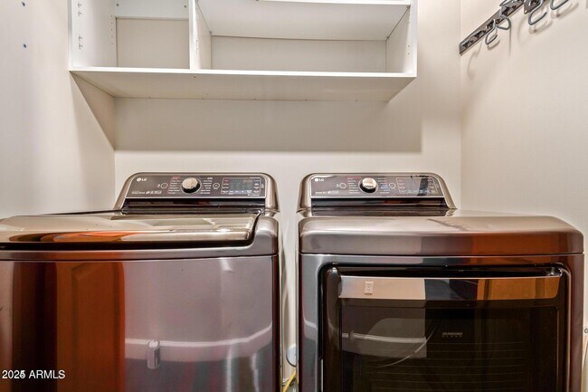 Building Photo - 4909 N Woodmere Fairway