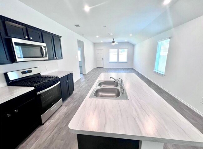 Building Photo - 14220 Fern Meadows Dr