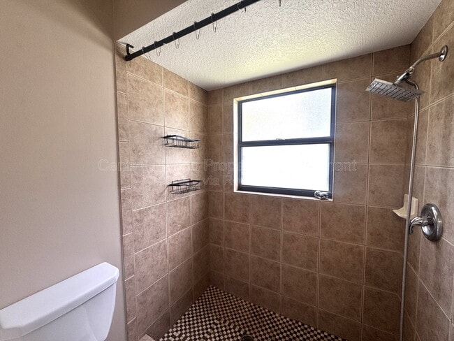 Building Photo - 5130 Sun Palm Dr