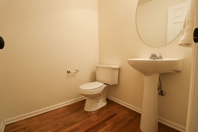 Building Photo - Beautiful Updated Town Home in Fort Collins
