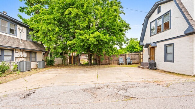 Building Photo - 318 NW 27th St
