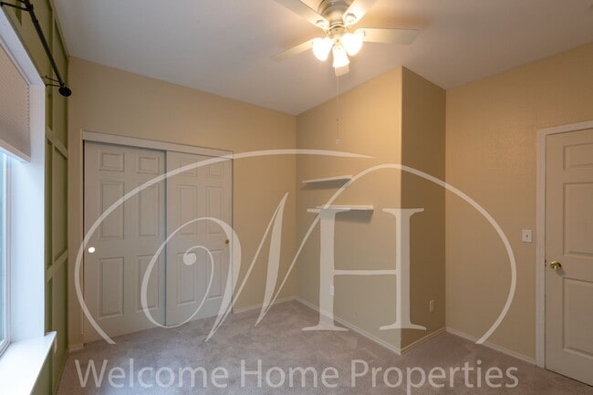 Building Photo - Beautiful 3 Bedroom Home With Fenced Backy...