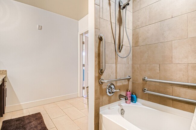 Building Photo - Modern 1 BDR in Peloton - Ground Floor - Full Accessible