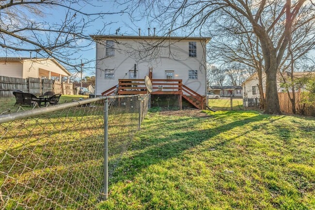 Building Photo - Three Bedroom, Two Level Duplex for Rent!