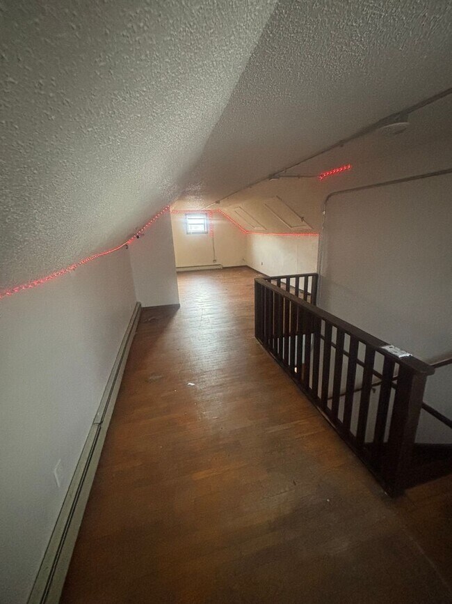 Building Photo - Cute house for Rent