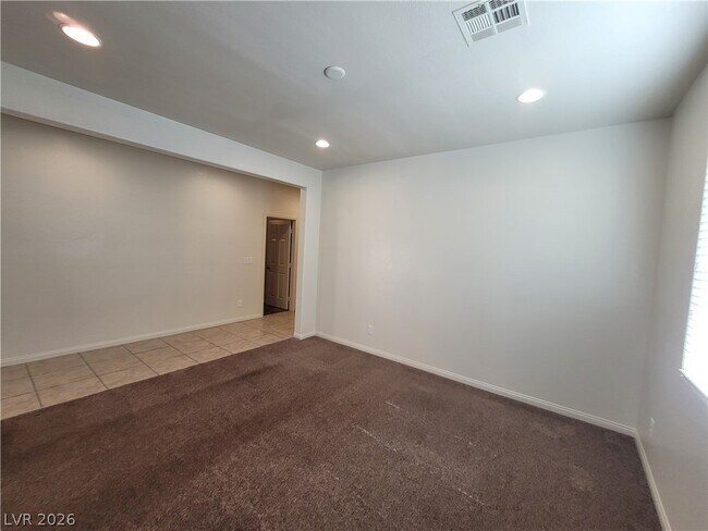 Building Photo - 2409 W Gilmore Ave