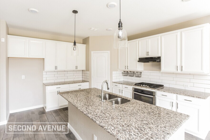 Building Photo - 528 Bird Creek Dr