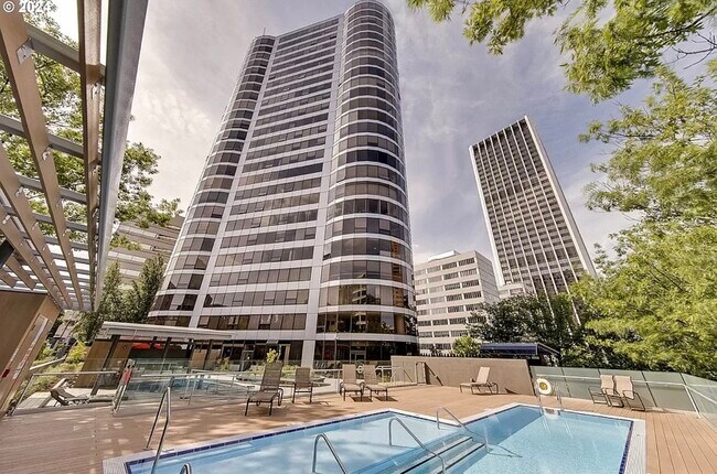 Building Photo - 1500 SW 5th Ave