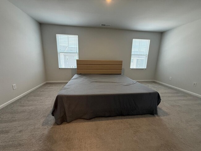 Building Photo - 409 Deercroft Dr