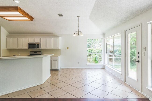 Building Photo - 800 Mountain Ridge Dr