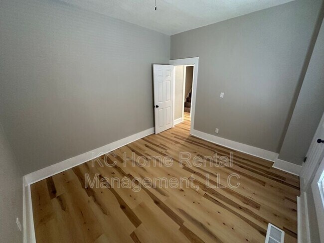 Building Photo - 4010 S Benton Ave