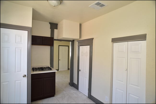 Building Photo - 2111 Portland Ave