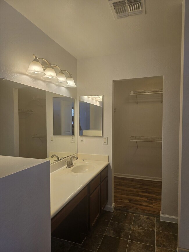 Building Photo - Heartland Ranch Gem