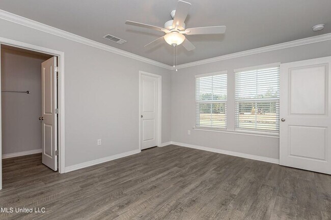 Building Photo - GORGEOUS HOME FOR RENT