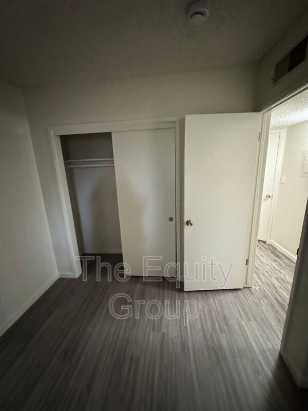 Building Photo - 1402 W Elowin Ave