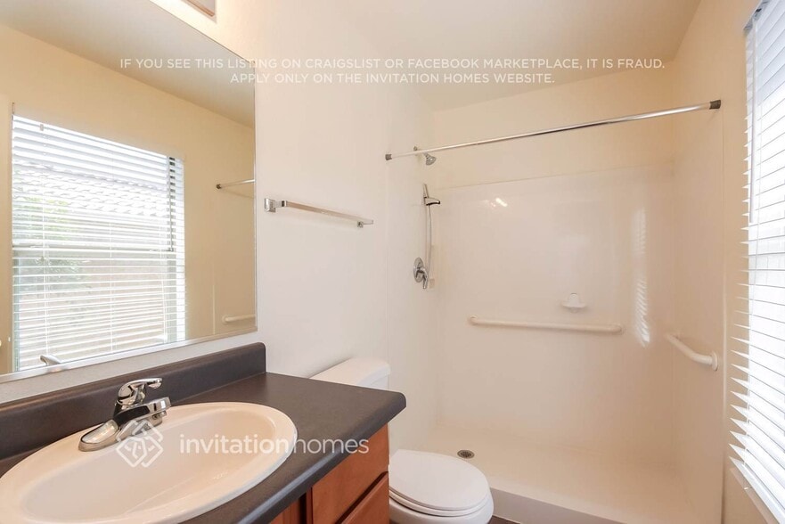 Building Photo - 2887 E Cherry Hills Dr
