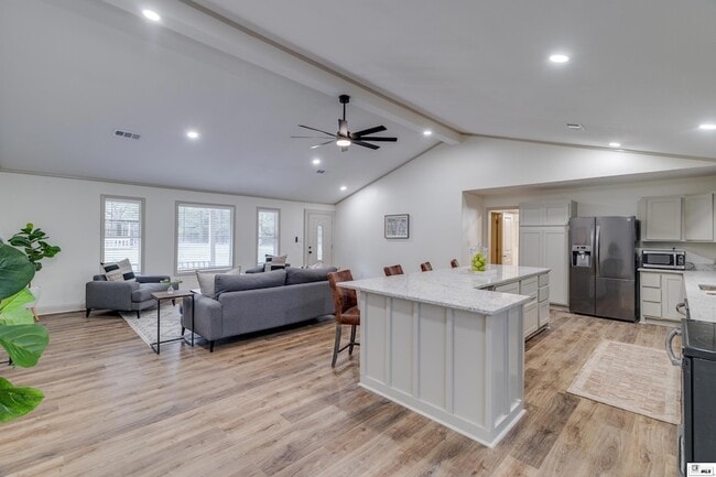 Building Photo - 281 Williams Rd