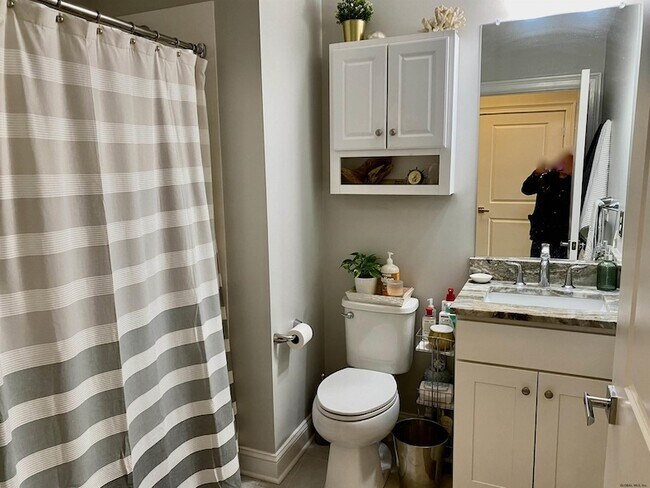 Building Photo - 77 Van Dam St