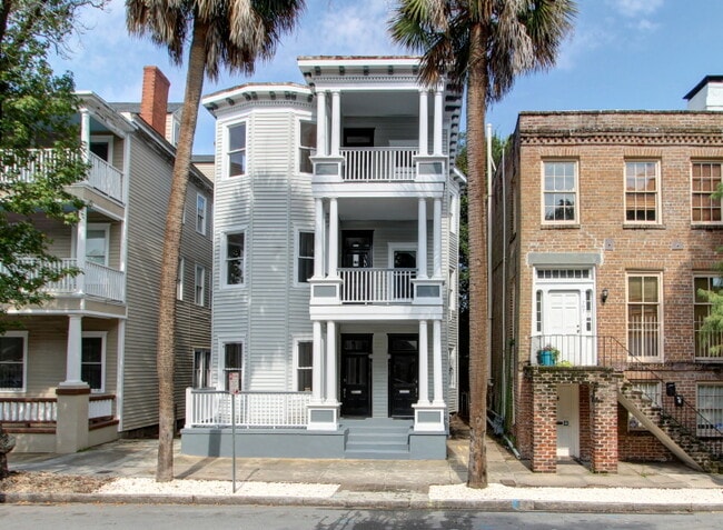 Primary Photo - 711 Barnard St