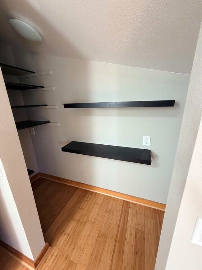 Building Photo - Spacious Home with Office, Studio, Workshop - Endless Possibilities!