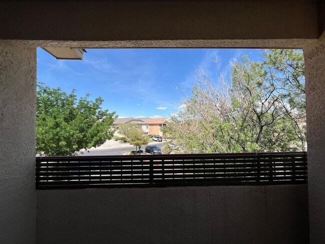Building Photo - Modern 2 Bedroom 2 Bathroom NW Home In A G...